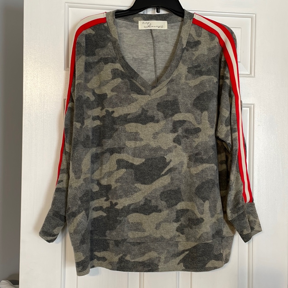 Vintage Havana camo fleece with red/cream strips.